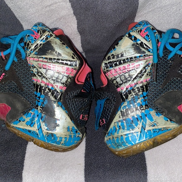 Nike LeBron James XII 12 23 Chromosomes DNA customs hightop mens sz 12 rare - Picture 7 of 12